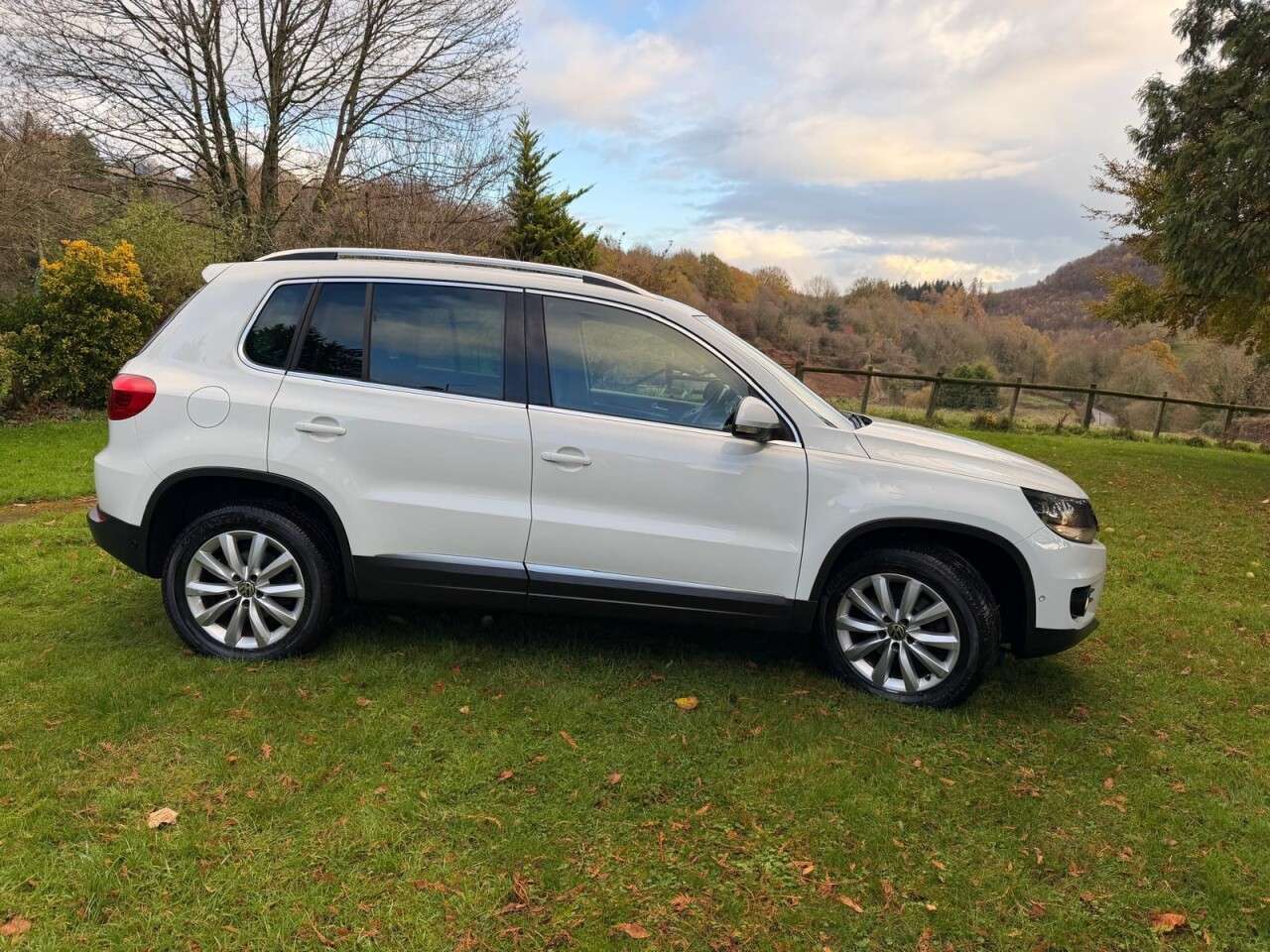 A 2015 VOLKSWAGEN TIGUAN 1.4 TSI Match SUV 5dr Petrol Manual 4WD Euro 5 (160 ps) Sat Nav Bluetooth D A 2015 VOLKSWAGEN TIGUAN 1.4 TSI Match SUV 5dr Petrol Manual 4WD Euro 5 (160 ps) Sat Nav Bluetooth D
