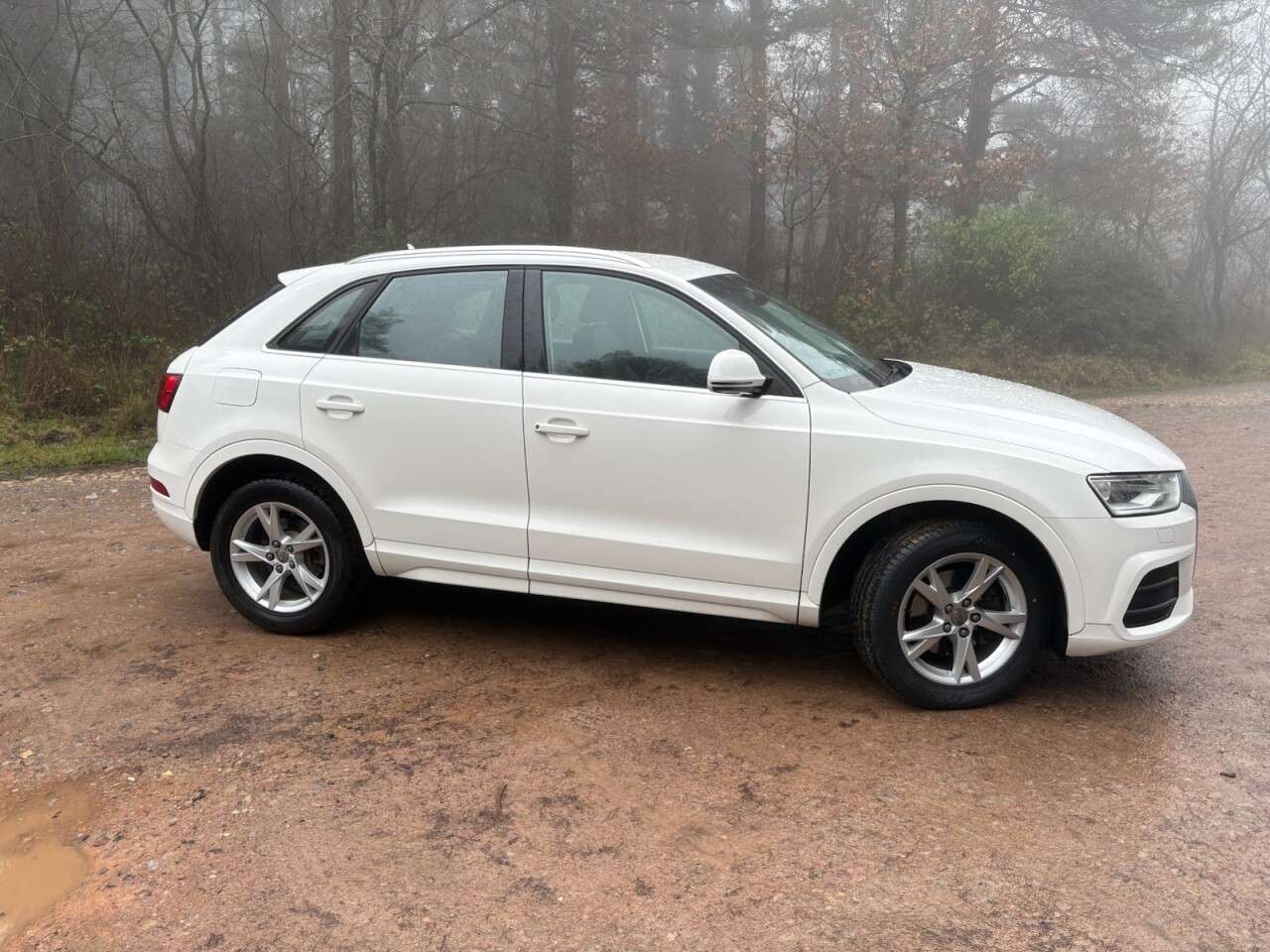 A 2016 AUDI Q3 1.4 TFSI CoD SE SUV 5dr Petrol Manual Euro 6 (s/s) (150 ps) Leather Aircon A 2016 AUDI Q3 1.4 TFSI CoD SE SUV 5dr Petrol Manual Euro 6 (s/s) (150 ps) Leather Aircon
