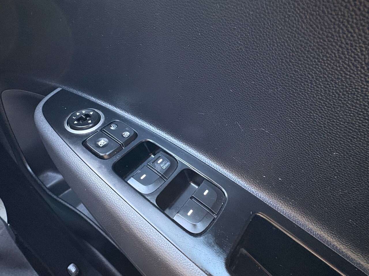 A 2017 HYUNDAI I10 1.0 SE Hatchback 5dr Petrol Manual Euro 6 (66 ps) A 2017 HYUNDAI I10 1.0 SE Hatchback 5dr Petrol Manual Euro 6 (66 ps)