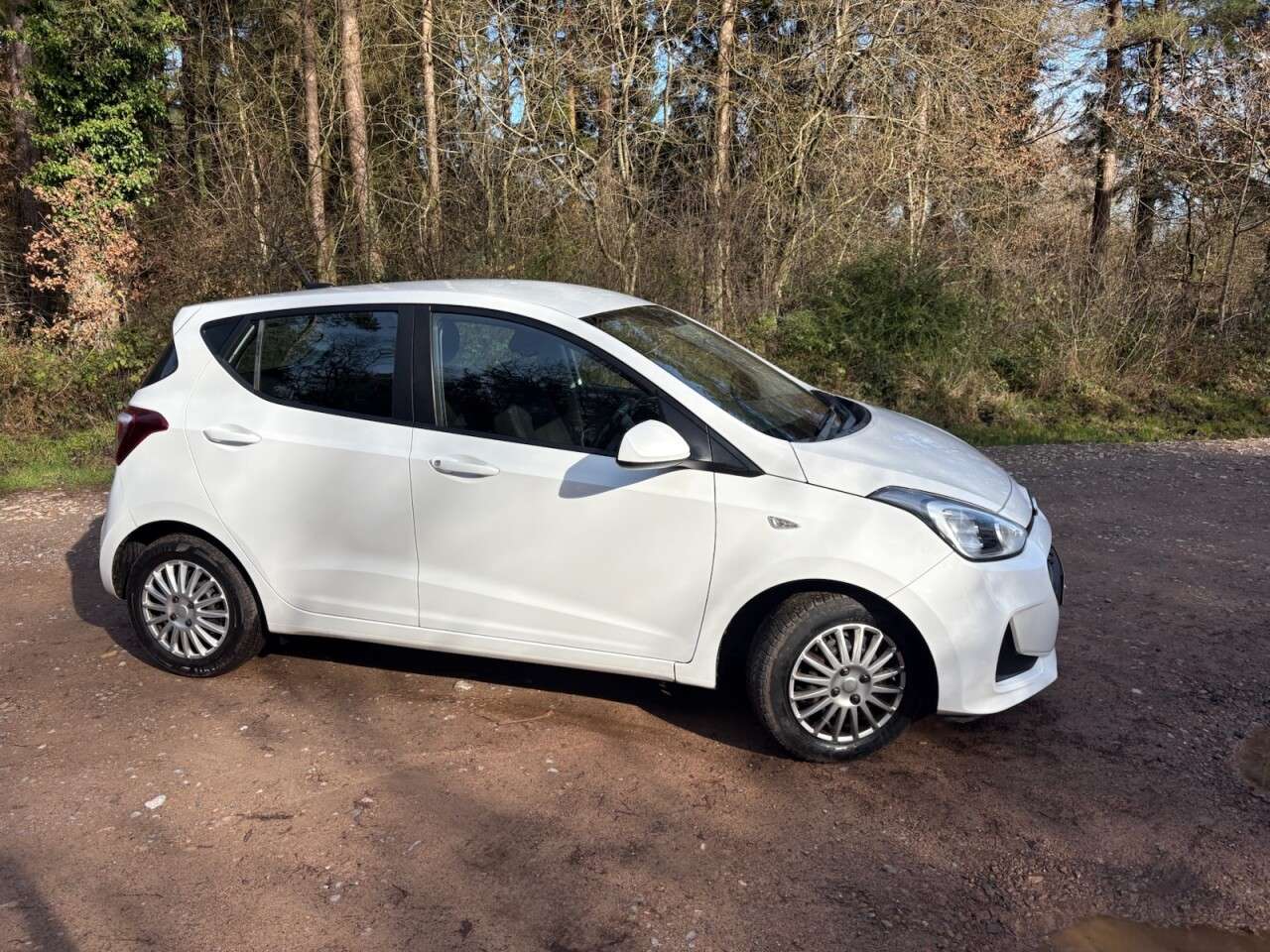 A 2017 HYUNDAI I10 1.0 SE Hatchback 5dr Petrol Manual Euro 6 (66 ps) A 2017 HYUNDAI I10 1.0 SE Hatchback 5dr Petrol Manual Euro 6 (66 ps)