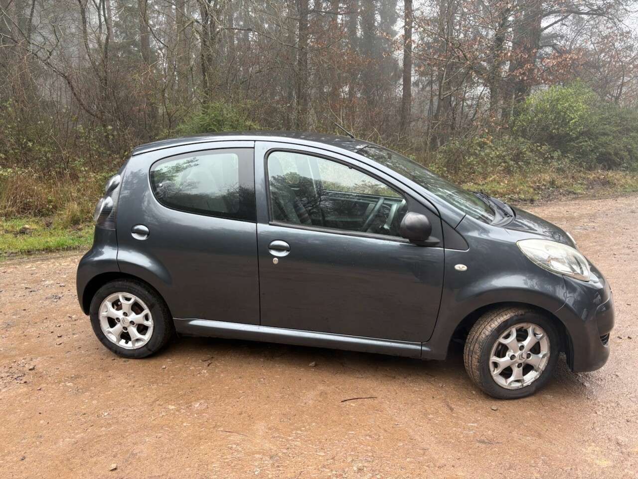 A 2011 CITROEN C1 1.0i VTR+ Hatchback 5dr Petrol Manual Euro 5 (68 ps) A 2011 CITROEN C1 1.0i VTR+ Hatchback 5dr Petrol Manual Euro 5 (68 ps)