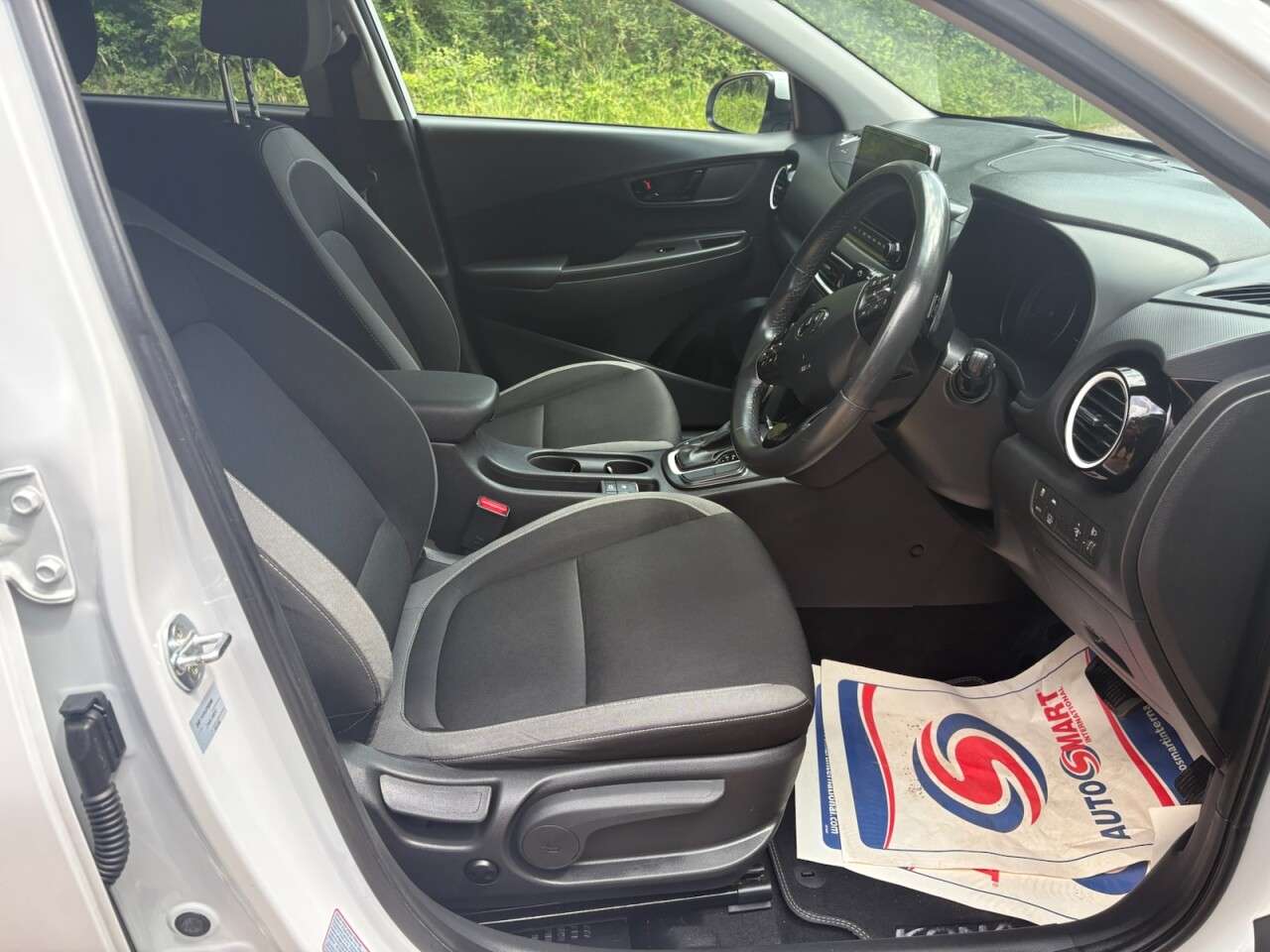A 2021 HYUNDAI KONA 1.6 h-GDi Premium SUV 5dr Petrol Hybrid DCT Euro 6 (s/s) (141 ps) A 2021 HYUNDAI KONA 1.6 h-GDi Premium SUV 5dr Petrol Hybrid DCT Euro 6 (s/s) (141 ps)