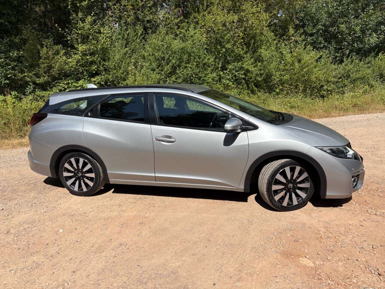 A 2016 HONDA CIVIC 1.8 i-VTEC SE Plus Tourer 5dr Petrol Manual Euro 6 (s/s) (142 ps) A 2016 HONDA CIVIC 1.8 i-VTEC SE Plus Tourer 5dr Petrol Manual Euro 6 (s/s) (142 ps)