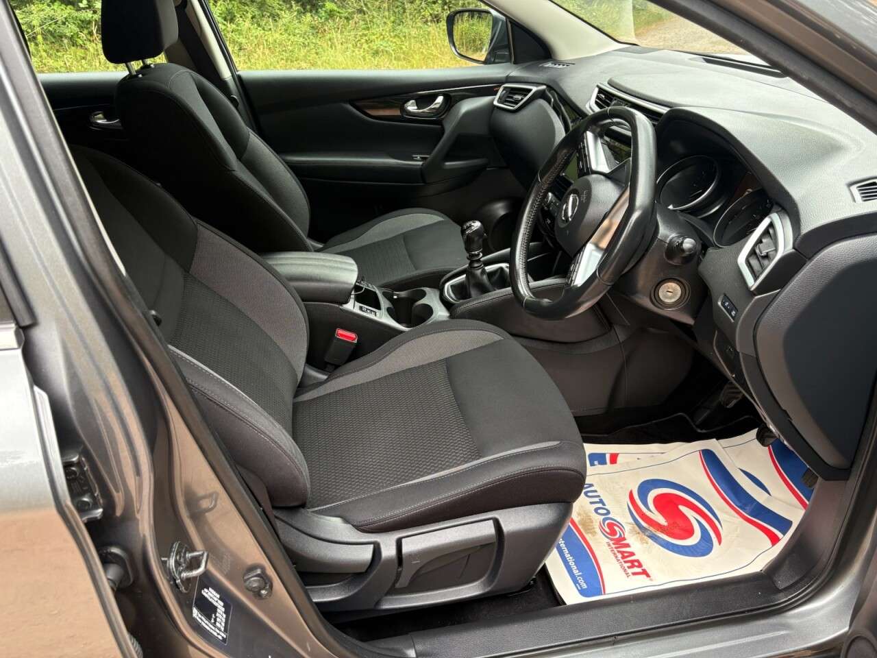 A 2019 NISSAN QASHQAI 1.3 DIG-T Acenta Premium SUV 5dr Petrol Manual Euro 6 (s/s) (140 ps) A 2019 NISSAN QASHQAI 1.3 DIG-T Acenta Premium SUV 5dr Petrol Manual Euro 6 (s/s) (140 ps)