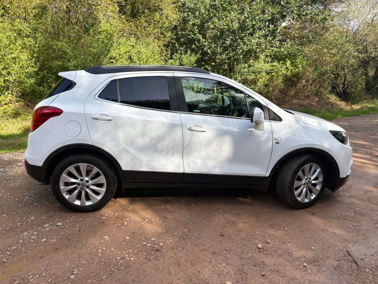 A 2017 VAUXHALL MOKKA X 1.4i Turbo Elite SUV 5dr Petrol Manual Euro 6 (s/s) (140 ps) A 2017 VAUXHALL MOKKA X 1.4i Turbo Elite SUV 5dr Petrol Manual Euro 6 (s/s) (140 ps)