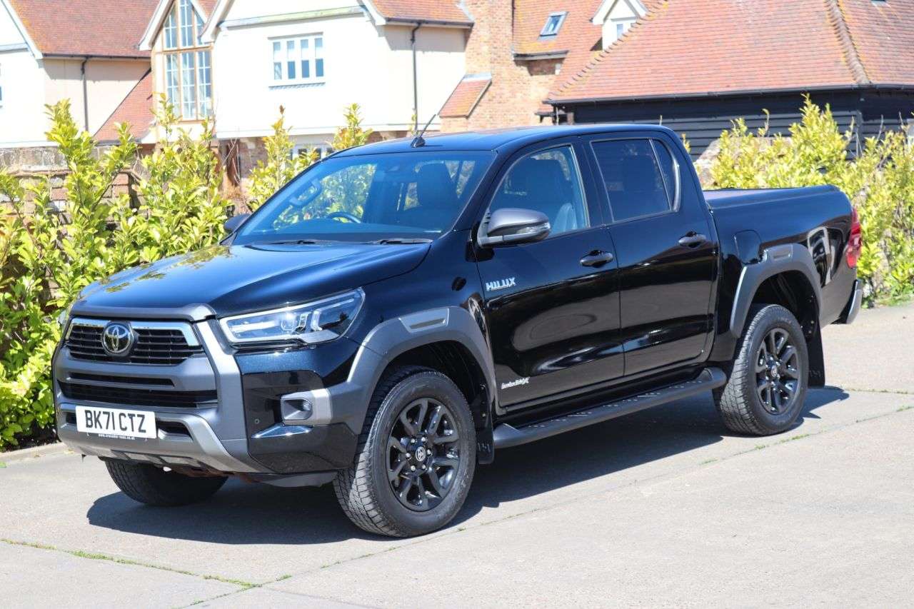 A 2021 TOYOTA HI-LUX 2.8 D-4D Invincible X Pickup Double Cab 4dr Diesel Auto 4WD Euro 6 (s/s) (2 A 2021 TOYOTA HI-LUX 2.8 D-4D Invincible X Pickup Double Cab 4dr Diesel Auto 4WD Euro 6 (s/s) (2