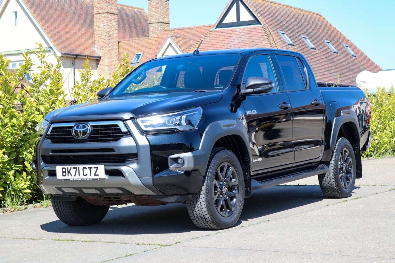 A 2021 TOYOTA HI-LUX 2.8 D-4D Invincible X Pickup Double Cab 4dr Diesel Auto 4WD Euro 6 (s/s) (2 A 2021 TOYOTA HI-LUX 2.8 D-4D Invincible X Pickup Double Cab 4dr Diesel Auto 4WD Euro 6 (s/s) (2