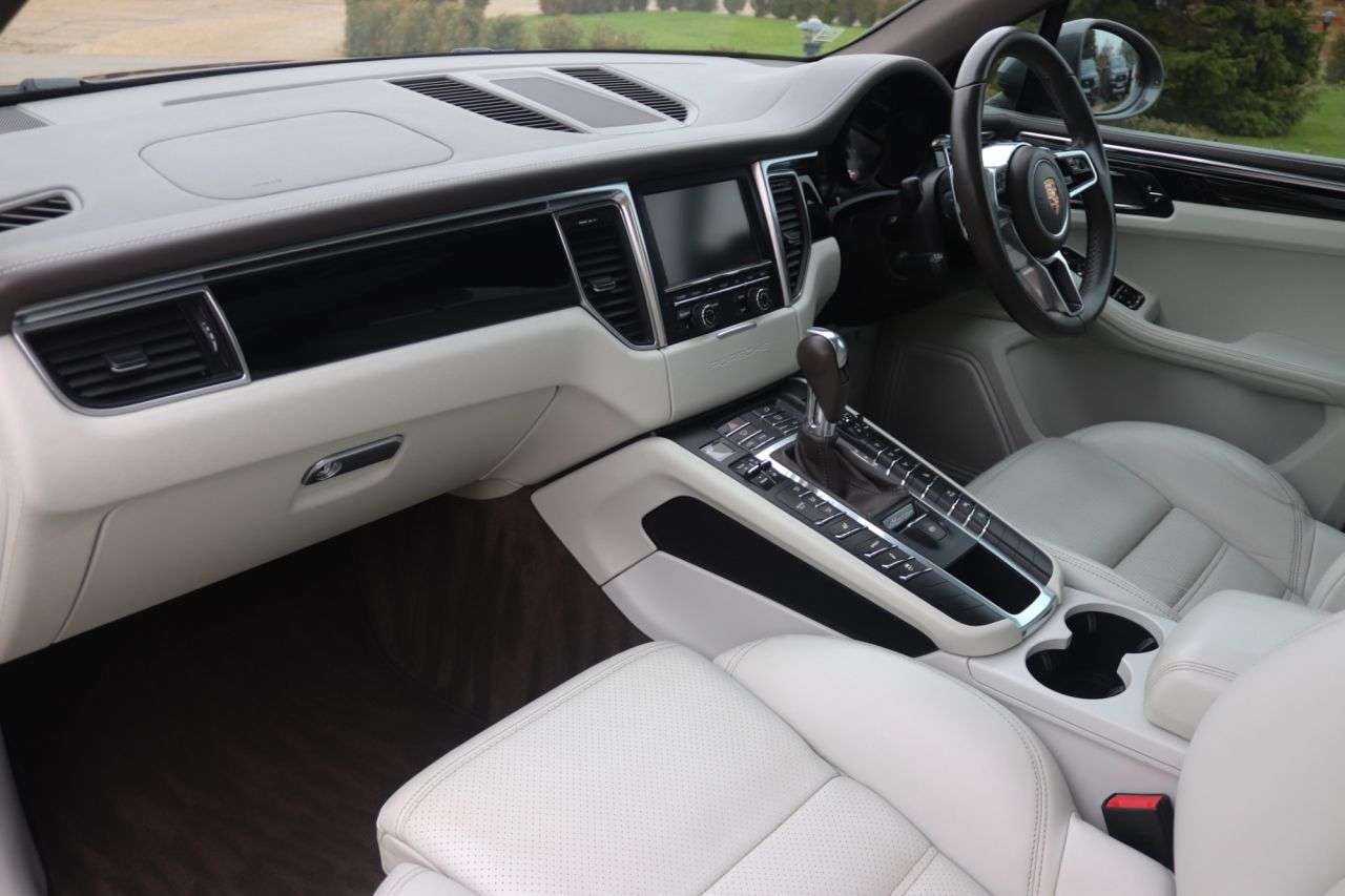 2015 PORSCHE MACAN 2015 PORSCHE MACAN