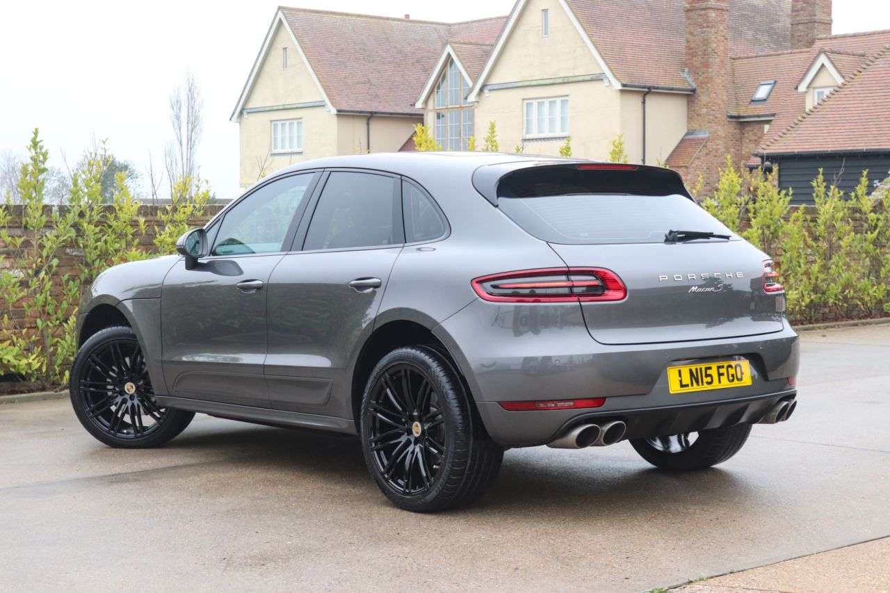 A 2015 PORSCHE MACAN 3.0 TD V6 S SUV 5dr Diesel PDK 4WD Euro 6 (s/s) (258 ps) A 2015 PORSCHE MACAN 3.0 TD V6 S SUV 5dr Diesel PDK 4WD Euro 6 (s/s) (258 ps)