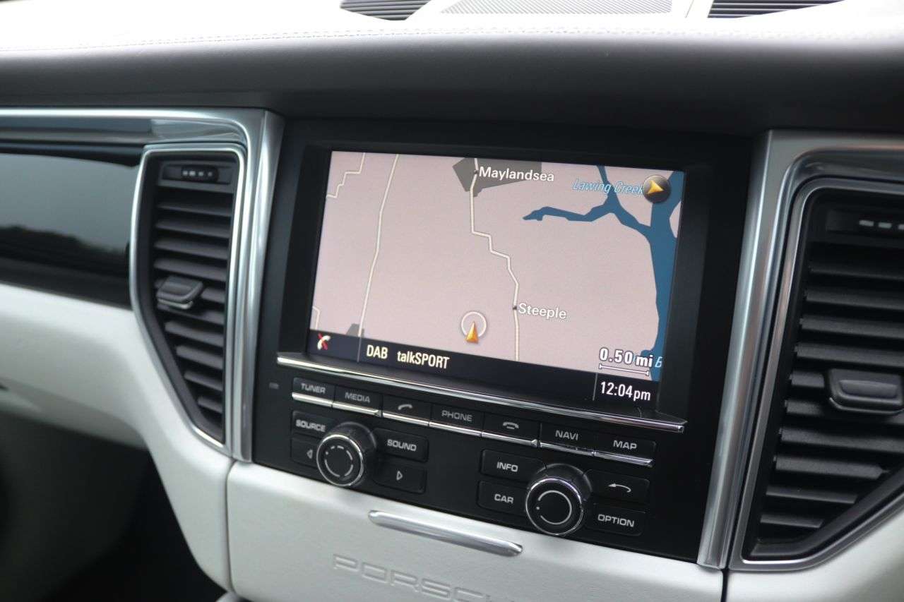 2015 PORSCHE MACAN 2015 PORSCHE MACAN