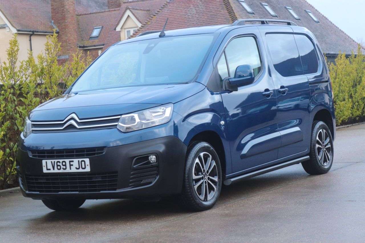 A 2019 CITROEN BERLINGO 1.5 BlueHDi 1000 Driver M Panel Van 5dr Diesel EAT8 SWB Euro 6 (s/s) (130 p A 2019 CITROEN BERLINGO 1.5 BlueHDi 1000 Driver M Panel Van 5dr Diesel EAT8 SWB Euro 6 (s/s) (130 p