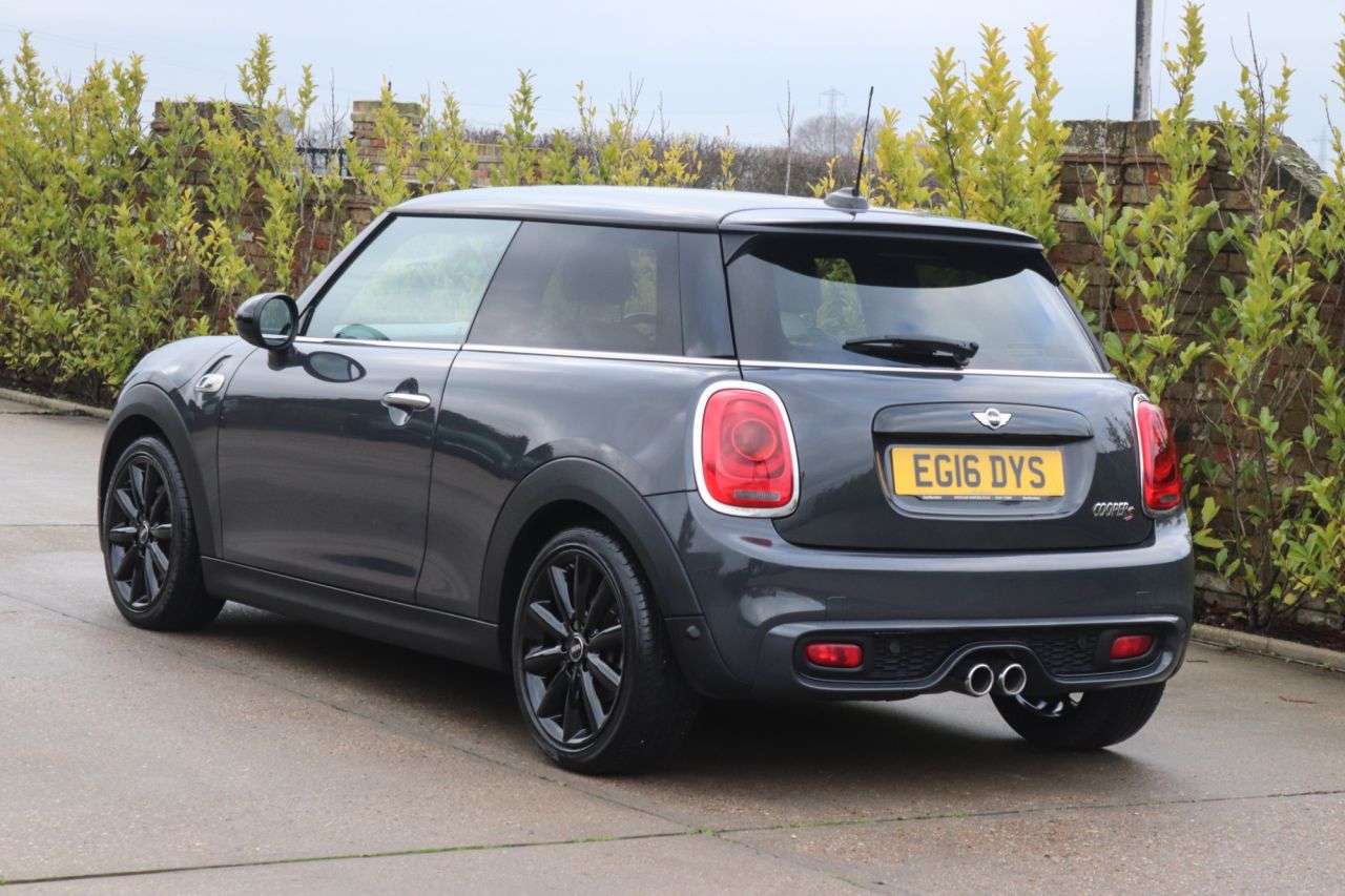 0 MINI HATCH 0 MINI HATCH