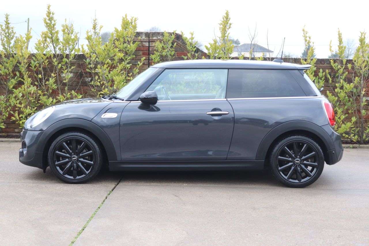 0 MINI HATCH 0 MINI HATCH