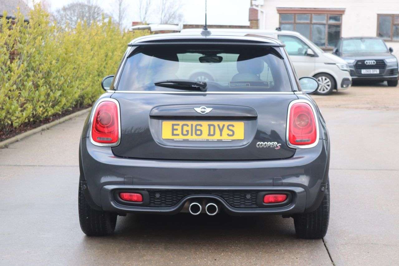 0 MINI HATCH 0 MINI HATCH
