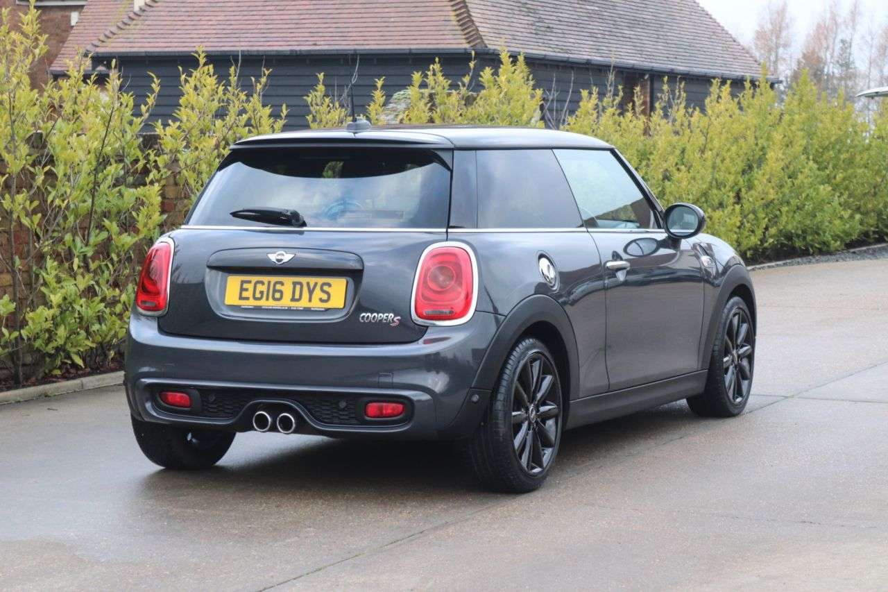 0 MINI HATCH 0 MINI HATCH