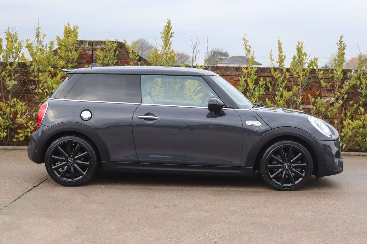 0 MINI HATCH 0 MINI HATCH