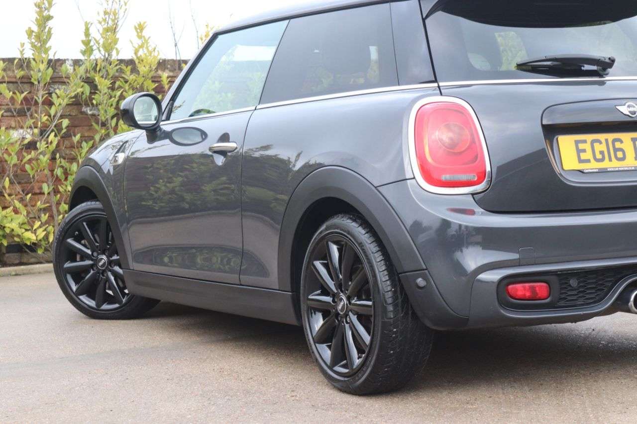 0 MINI HATCH 0 MINI HATCH