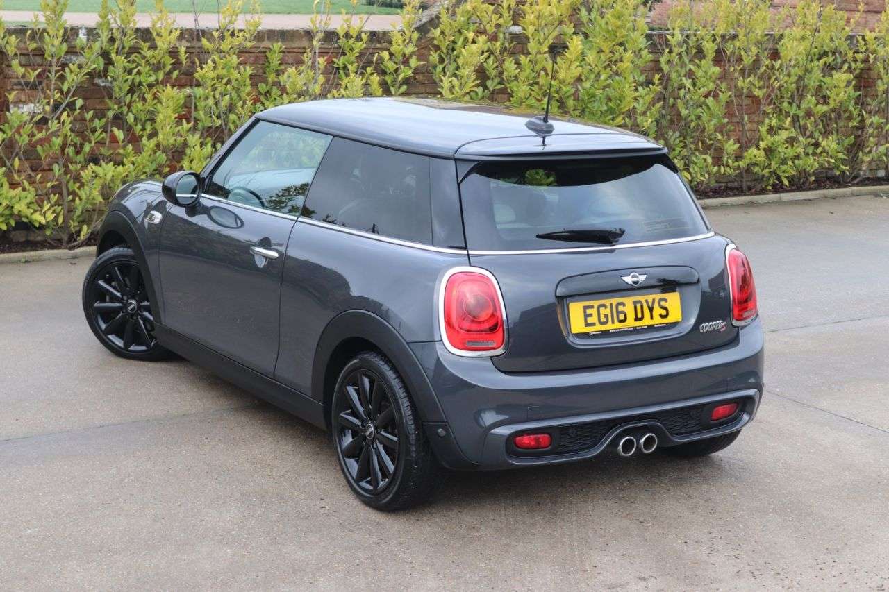 0 MINI HATCH 0 MINI HATCH