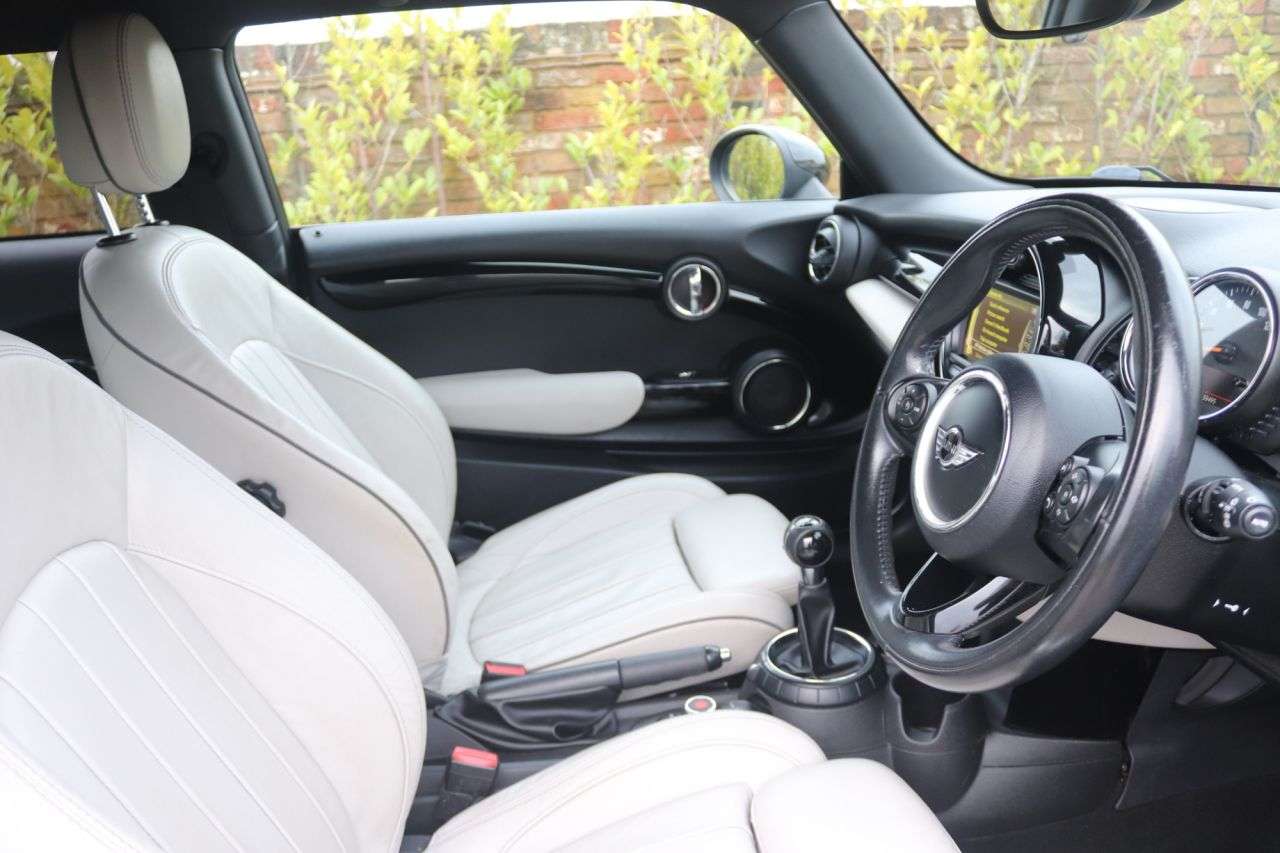 0 MINI HATCH 0 MINI HATCH