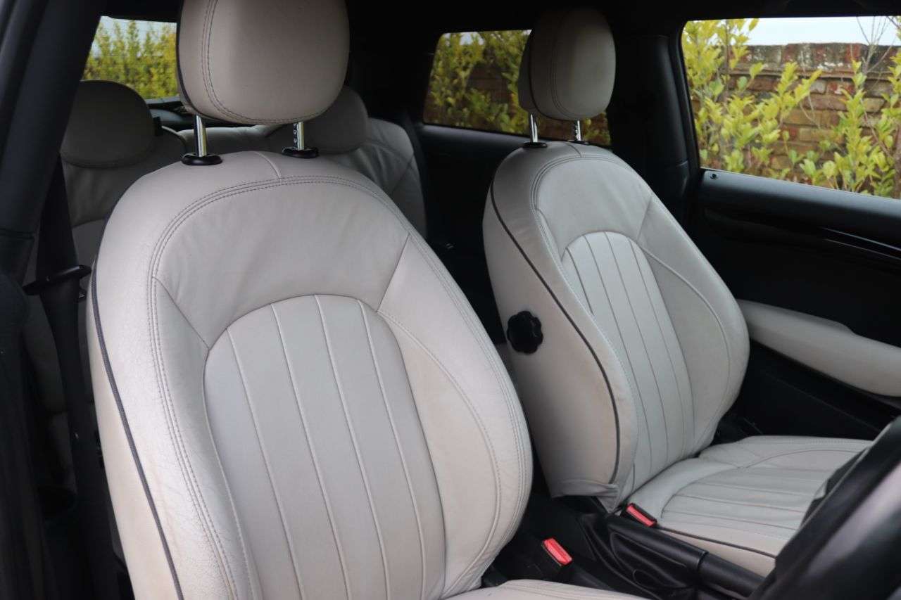 0 MINI HATCH 0 MINI HATCH