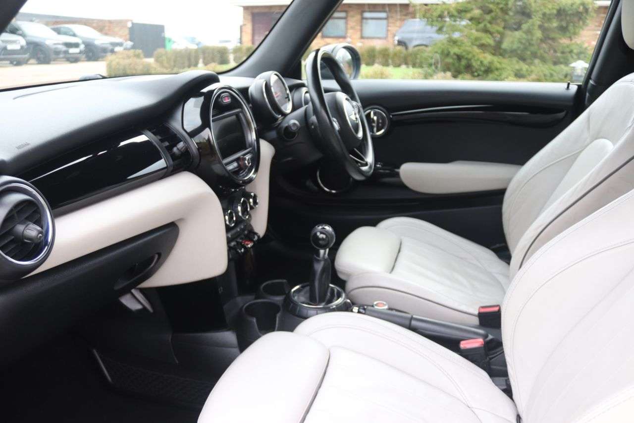 0 MINI HATCH 0 MINI HATCH