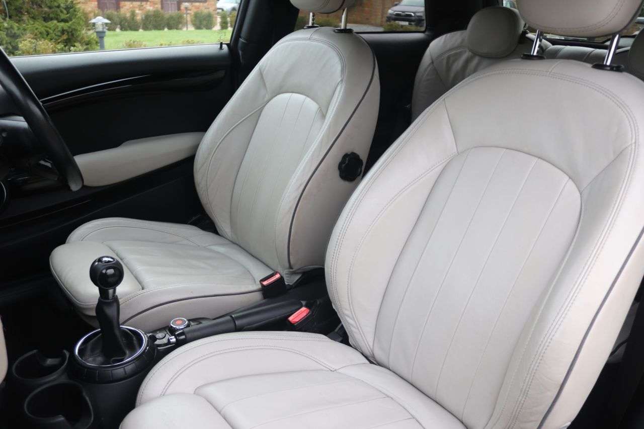 0 MINI HATCH 0 MINI HATCH