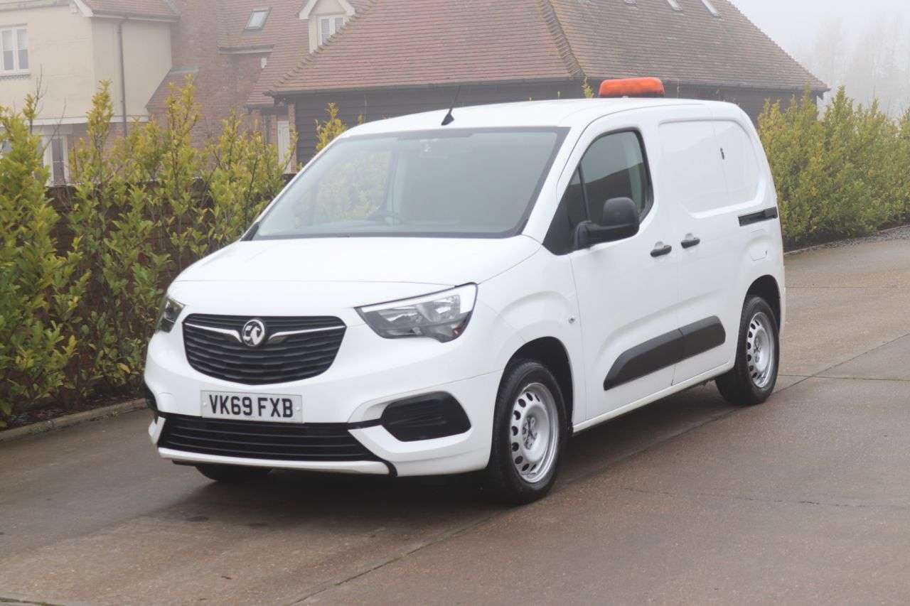 A 2019 VAUXHALL COMBO 1.5 Turbo D 2000 Sportive Panel Van 4dr Diesel Manual L1 H1 Euro 6 (s/s) (1 A 2019 VAUXHALL COMBO 1.5 Turbo D 2000 Sportive Panel Van 4dr Diesel Manual L1 H1 Euro 6 (s/s) (1