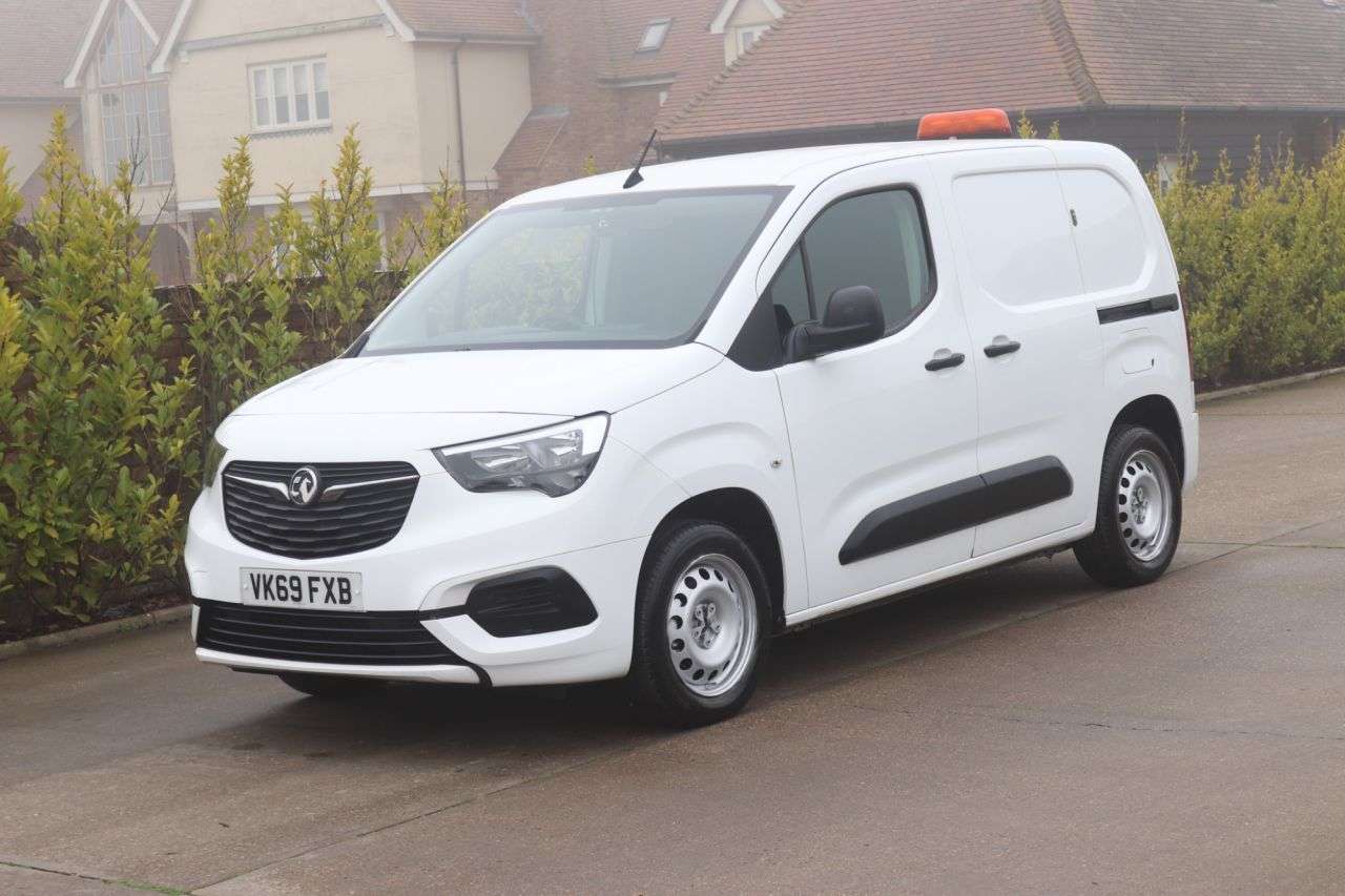 A 2019 VAUXHALL COMBO 1.5 Turbo D 2000 Sportive Panel Van 4dr Diesel Manual L1 H1 Euro 6 (s/s) (1 A 2019 VAUXHALL COMBO 1.5 Turbo D 2000 Sportive Panel Van 4dr Diesel Manual L1 H1 Euro 6 (s/s) (1