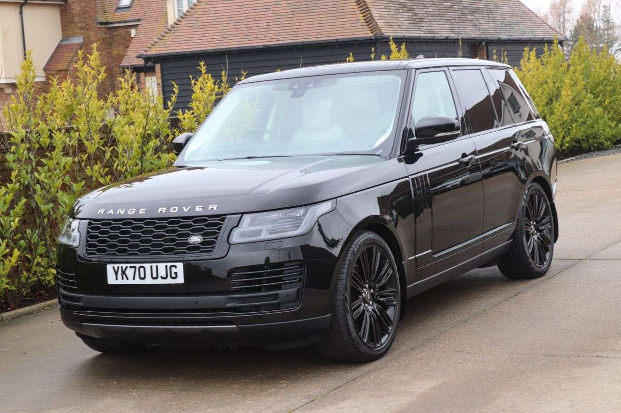 A 2020 LAND ROVER RANGE ROVER 4.4 SD V8 Vogue SUV 5dr Diesel Auto 4WD Euro 6 (s/s) (339 ps) A 2020 LAND ROVER RANGE ROVER 4.4 SD V8 Vogue SUV 5dr Diesel Auto 4WD Euro 6 (s/s) (339 ps)