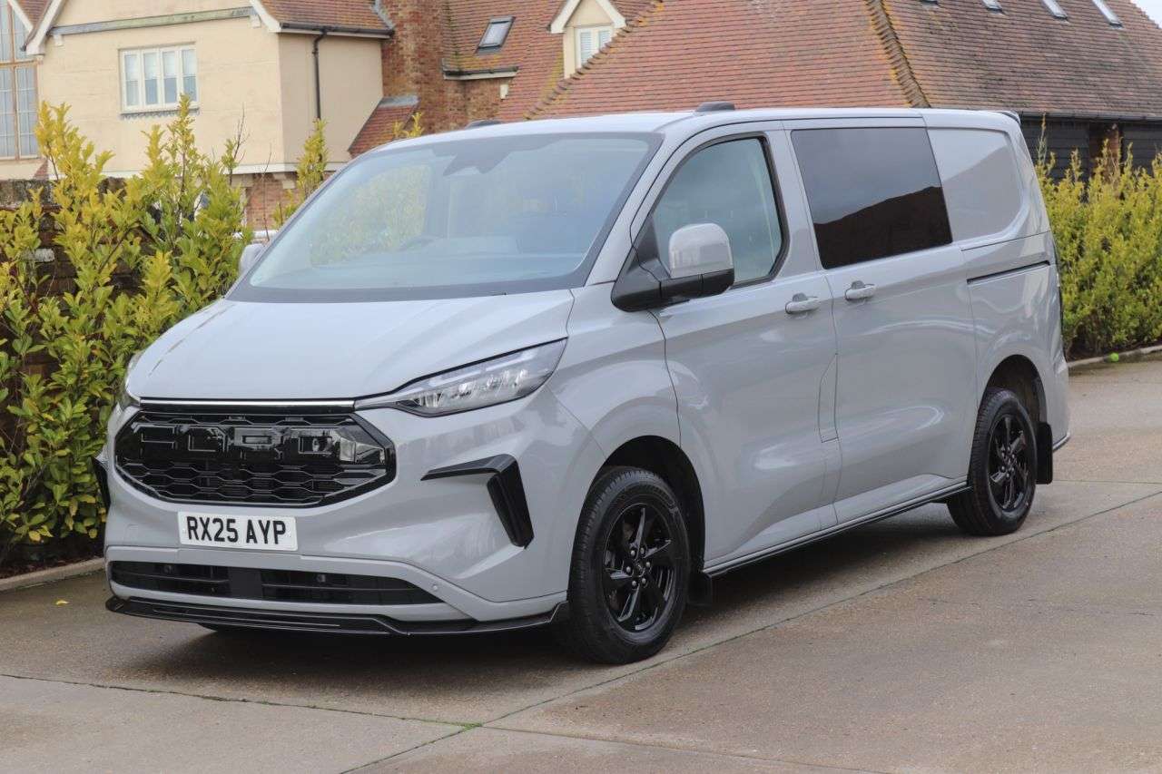 A 2025 FORD TRANSIT CUSTOM 2.0 320 EcoBlue Limited Crew Van Double Cab 5dr Diesel Auto L1 H1 Euro 6 (s A 2025 FORD TRANSIT CUSTOM 2.0 320 EcoBlue Limited Crew Van Double Cab 5dr Diesel Auto L1 H1 Euro 6 (s