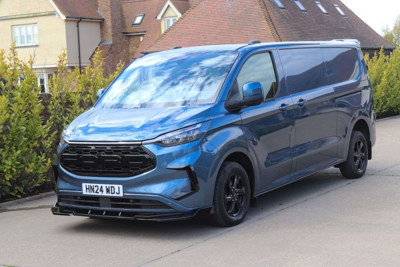 A 2024 FORD TRANSIT CUSTOM 2.0 300 EcoBlue Limited Panel Van 5dr Diesel Auto L2 H1 Euro 6 (s/s) (136 p A 2024 FORD TRANSIT CUSTOM 2.0 300 EcoBlue Limited Panel Van 5dr Diesel Auto L2 H1 Euro 6 (s/s) (136 p