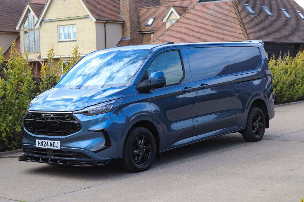 A 2024 FORD TRANSIT CUSTOM 2.0 300 EcoBlue Limited Panel Van 5dr Diesel Auto L2 H1 Euro 6 (s/s) (136 p A 2024 FORD TRANSIT CUSTOM 2.0 300 EcoBlue Limited Panel Van 5dr Diesel Auto L2 H1 Euro 6 (s/s) (136 p