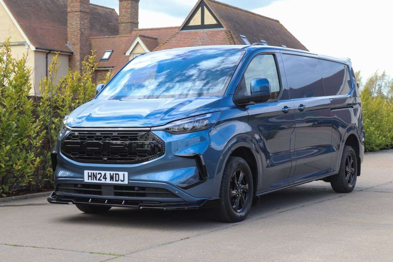 A 2024 FORD TRANSIT CUSTOM 2.0 300 EcoBlue Limited Panel Van 5dr Diesel Auto L2 H1 Euro 6 (s/s) (136 p A 2024 FORD TRANSIT CUSTOM 2.0 300 EcoBlue Limited Panel Van 5dr Diesel Auto L2 H1 Euro 6 (s/s) (136 p
