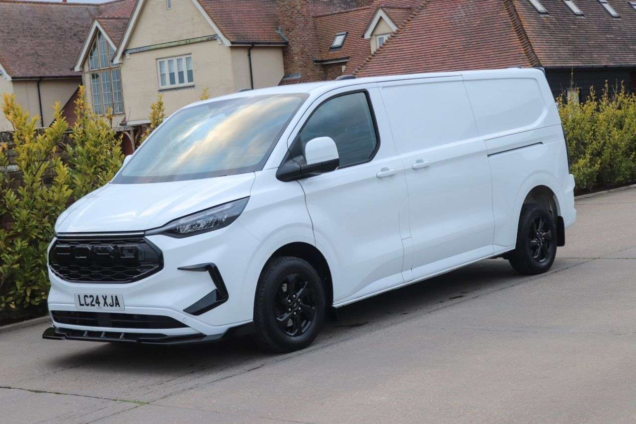 A 2024 FORD TRANSIT CUSTOM 2.0 300 EcoBlue Limited Panel Van 5dr Diesel Auto L2 H1 Euro 6 (s/s) (136 p A 2024 FORD TRANSIT CUSTOM 2.0 300 EcoBlue Limited Panel Van 5dr Diesel Auto L2 H1 Euro 6 (s/s) (136 p