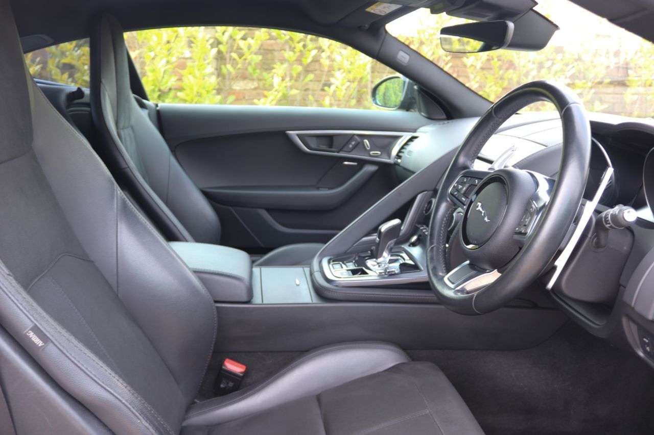 2018 JAGUAR F-TYPE 2018 JAGUAR F-TYPE
