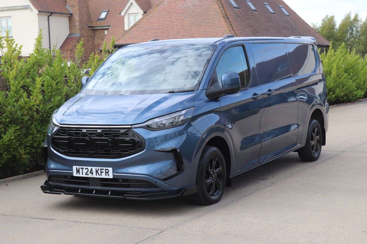 A 2024 FORD TRANSIT CUSTOM 2.0 300 EcoBlue Limited Panel Van 5dr Diesel Manual L2 H1 Euro 6 (s/s) (136 A 2024 FORD TRANSIT CUSTOM 2.0 300 EcoBlue Limited Panel Van 5dr Diesel Manual L2 H1 Euro 6 (s/s) (136