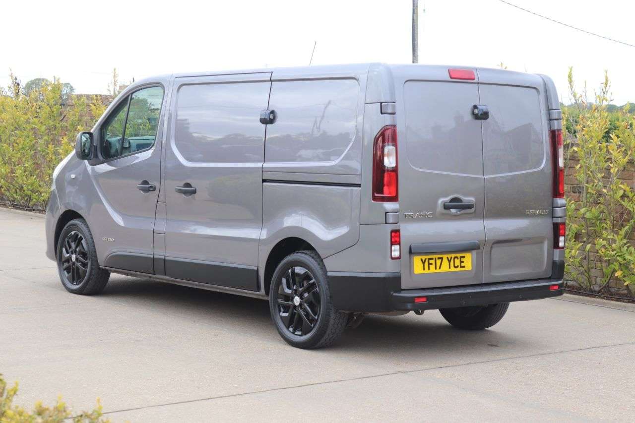 A 2017 RENAULT TRAFIC 1.6 dCi 27 Sport Nav Panel Van 5dr Diesel Manual SWB Standard Roof Euro 6 ( A 2017 RENAULT TRAFIC 1.6 dCi 27 Sport Nav Panel Van 5dr Diesel Manual SWB Standard Roof Euro 6 (