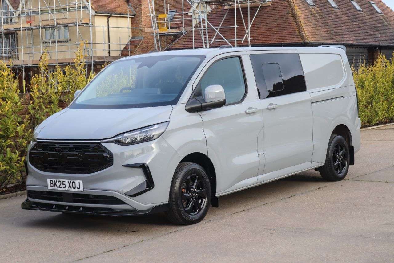 A 2025 FORD TRANSIT CUSTOM 2.0 320 EcoBlue Limited Crew Van Double Cab 5dr Diesel Manual L2 H1 Euro 6 A 2025 FORD TRANSIT CUSTOM 2.0 320 EcoBlue Limited Crew Van Double Cab 5dr Diesel Manual L2 H1 Euro 6