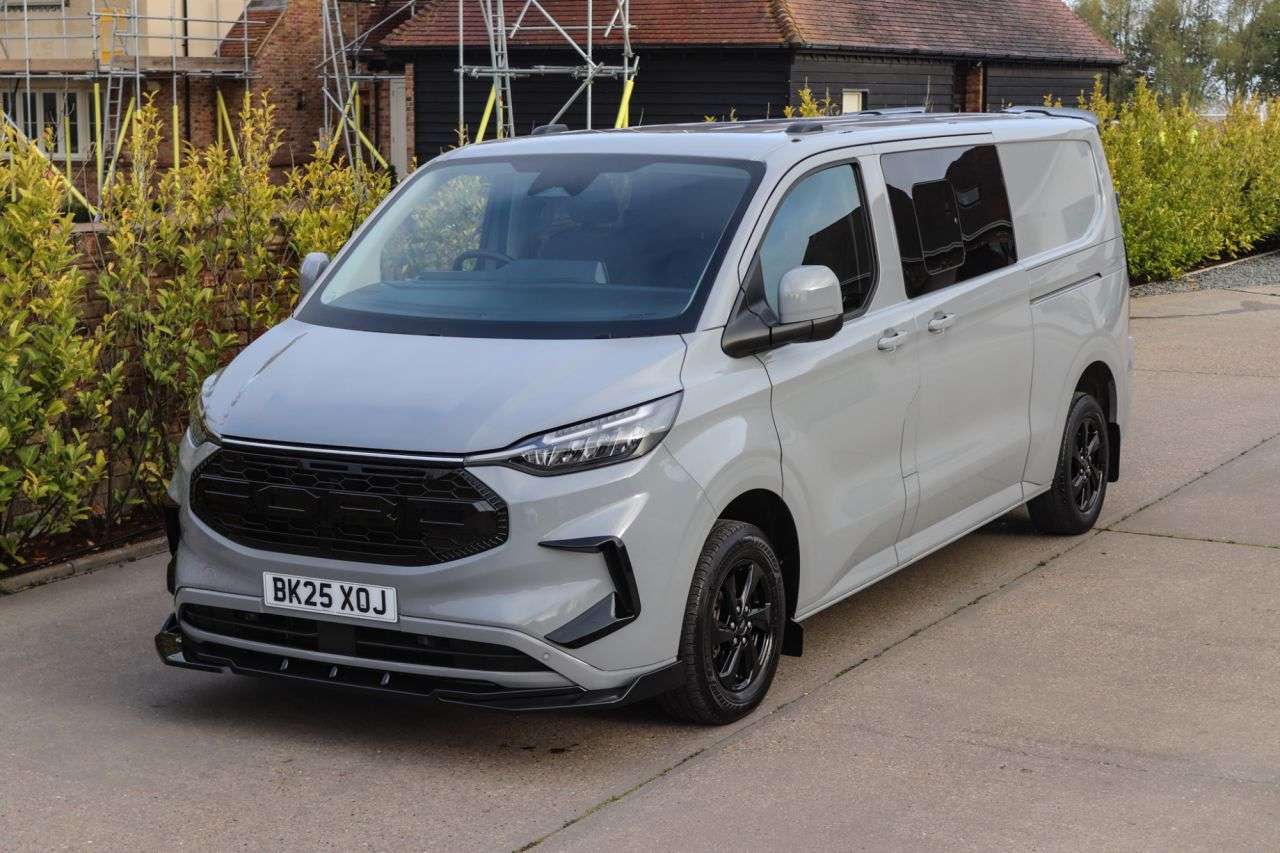 A 2025 FORD TRANSIT CUSTOM 2.0 320 EcoBlue Limited Crew Van Double Cab 5dr Diesel Manual L2 H1 Euro 6 A 2025 FORD TRANSIT CUSTOM 2.0 320 EcoBlue Limited Crew Van Double Cab 5dr Diesel Manual L2 H1 Euro 6