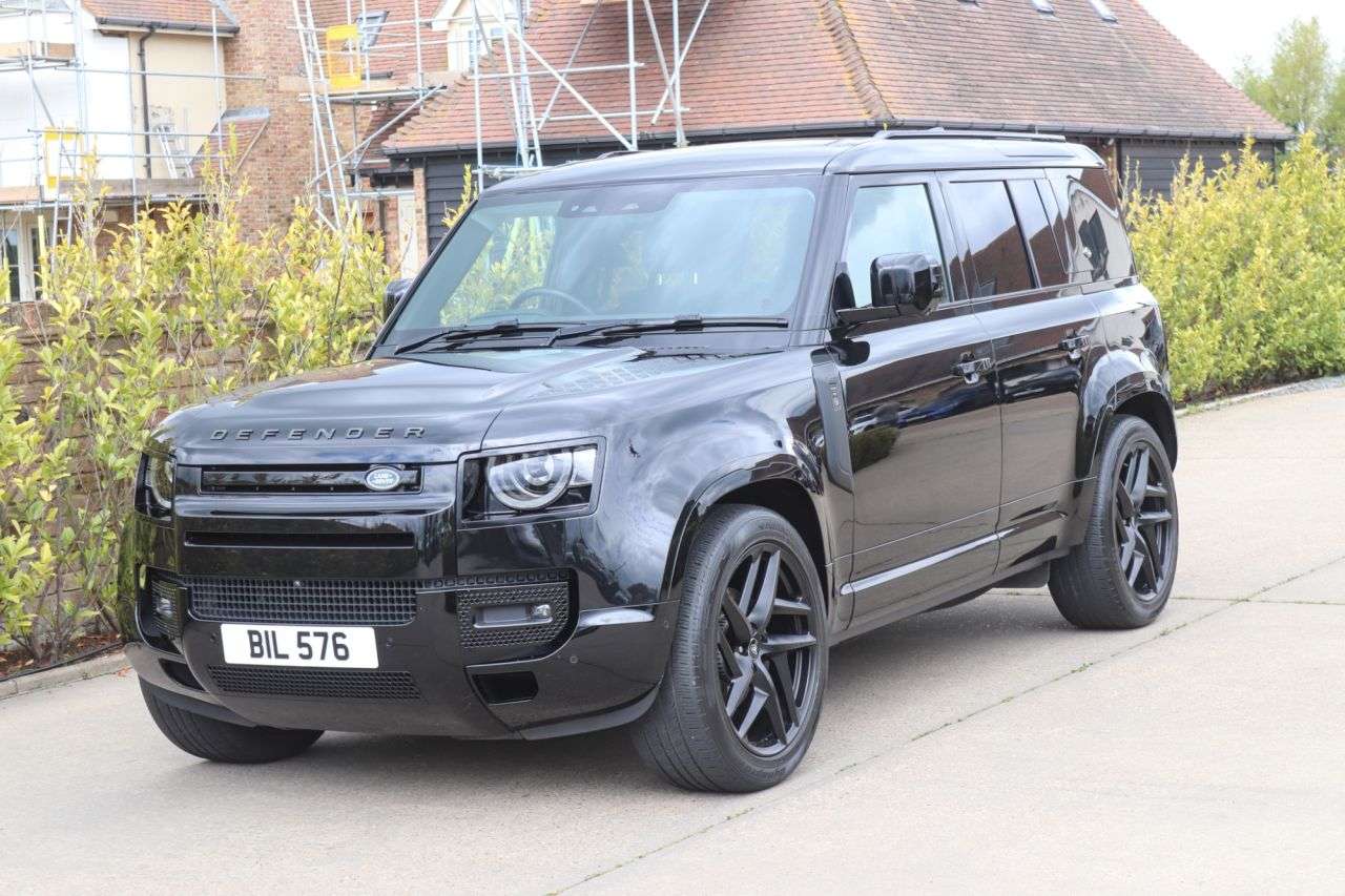 A 2024 LAND ROVER DEFENDER 3.0 D250 MHEV XS Edition SUV 5dr Diesel Auto 4WD Euro 6 (s/s) (250 ps) A 2024 LAND ROVER DEFENDER 3.0 D250 MHEV XS Edition SUV 5dr Diesel Auto 4WD Euro 6 (s/s) (250 ps)
