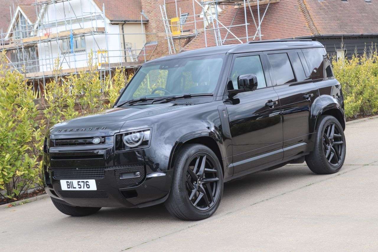 A 2024 LAND ROVER DEFENDER 3.0 D250 MHEV XS Edition SUV 5dr Diesel Auto 4WD Euro 6 (s/s) (250 ps) A 2024 LAND ROVER DEFENDER 3.0 D250 MHEV XS Edition SUV 5dr Diesel Auto 4WD Euro 6 (s/s) (250 ps)