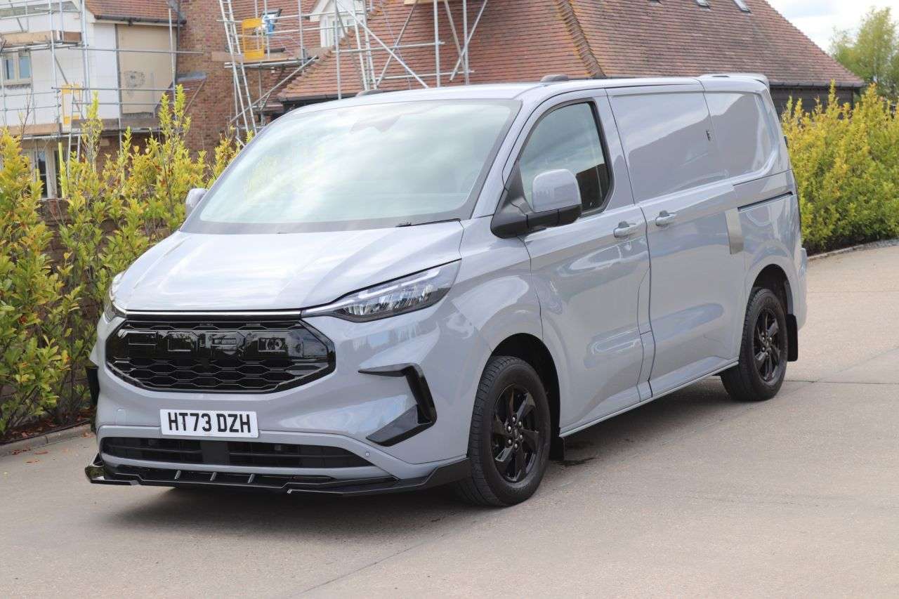 A 2023 FORD TRANSIT CUSTOM 2.0 280 EcoBlue Limited Panel Van 5dr Diesel Auto L1 H1 Euro 6 (s/s) (136 p A 2023 FORD TRANSIT CUSTOM 2.0 280 EcoBlue Limited Panel Van 5dr Diesel Auto L1 H1 Euro 6 (s/s) (136 p
