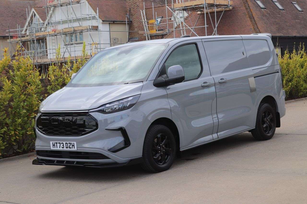 A 2023 FORD TRANSIT CUSTOM 2.0 280 EcoBlue Limited Panel Van 5dr Diesel Auto L1 H1 Euro 6 (s/s) (136 p A 2023 FORD TRANSIT CUSTOM 2.0 280 EcoBlue Limited Panel Van 5dr Diesel Auto L1 H1 Euro 6 (s/s) (136 p