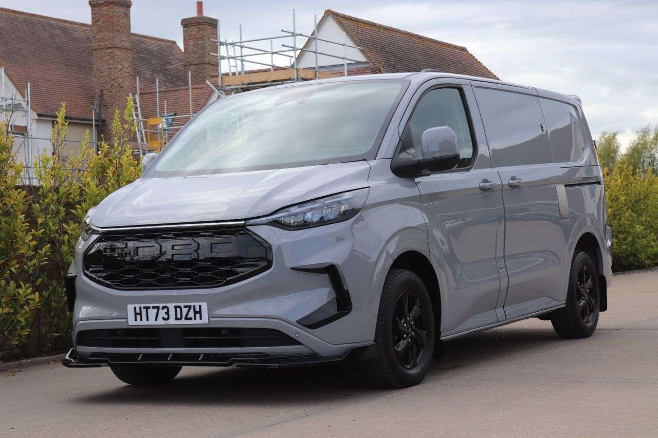 A 2023 FORD TRANSIT CUSTOM 2.0 280 EcoBlue Limited Panel Van 5dr Diesel Auto L1 H1 Euro 6 (s/s) (136 p A 2023 FORD TRANSIT CUSTOM 2.0 280 EcoBlue Limited Panel Van 5dr Diesel Auto L1 H1 Euro 6 (s/s) (136 p