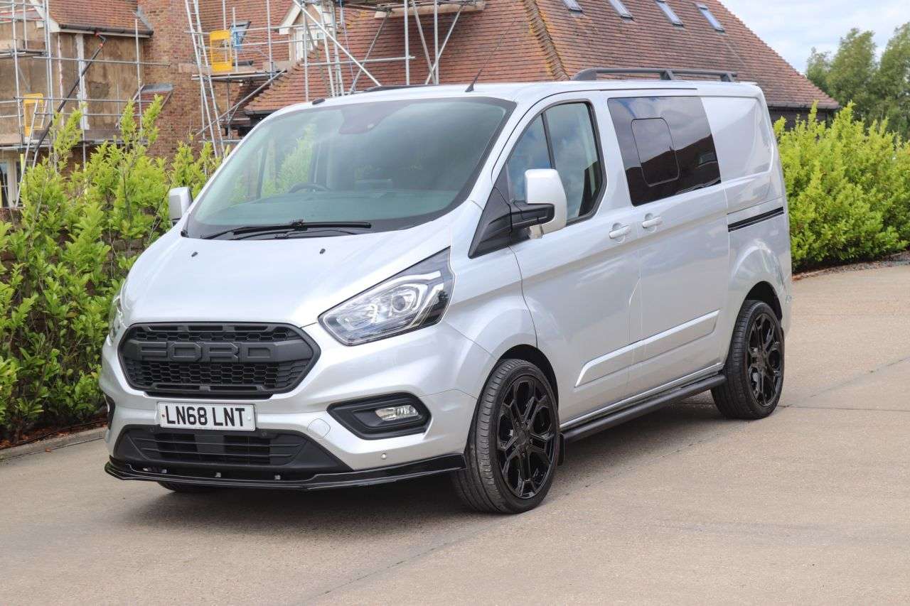 A 2018 FORD TRANSIT CUSTOM 2.0 300 EcoBlue Limited Crew Van Double Cab 5dr Diesel Manual L1 H1 Euro 6 A 2018 FORD TRANSIT CUSTOM 2.0 300 EcoBlue Limited Crew Van Double Cab 5dr Diesel Manual L1 H1 Euro 6