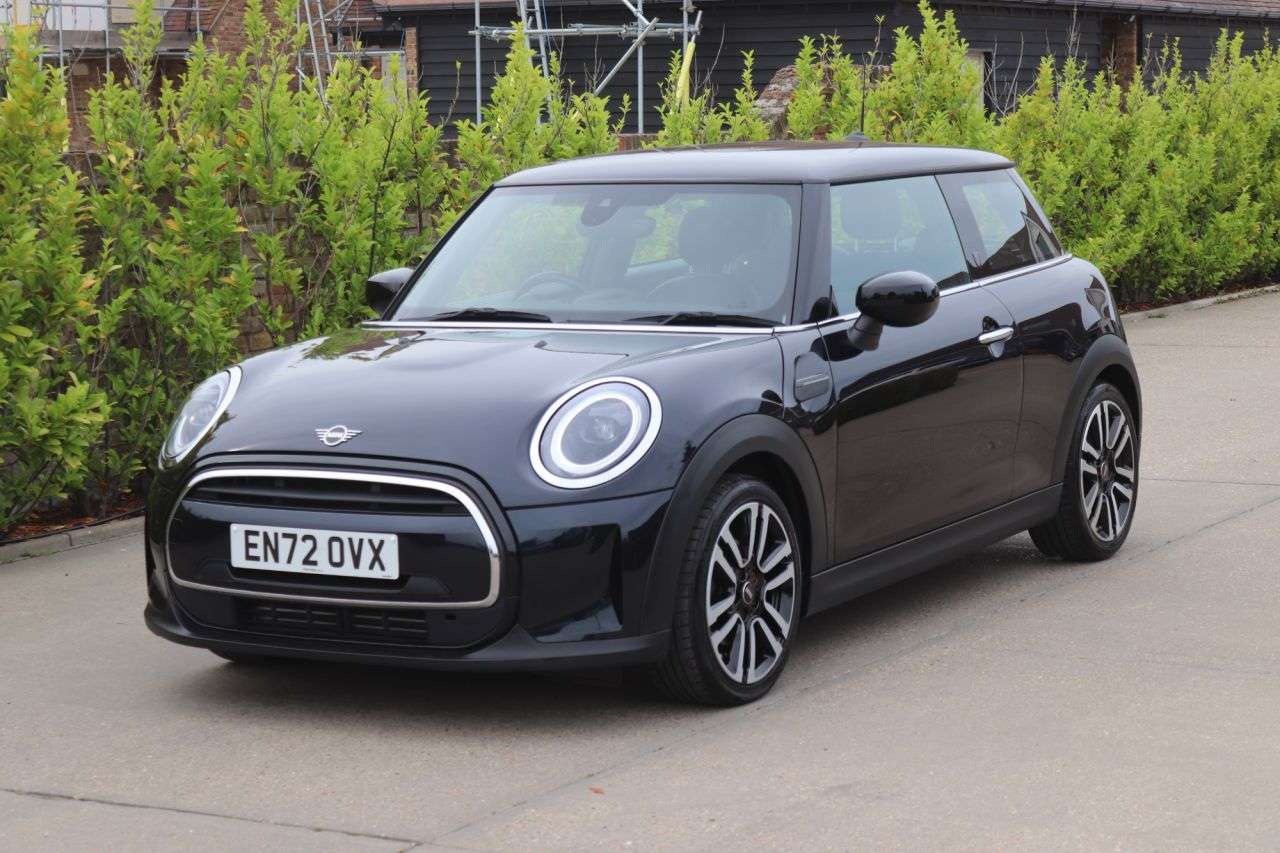 A 2023 MINI HATCH 1.5 Cooper Exclusive Hatchback 3dr Petrol Steptronic Euro 6 (s/s) (136 ps) A 2023 MINI HATCH 1.5 Cooper Exclusive Hatchback 3dr Petrol Steptronic Euro 6 (s/s) (136 ps)