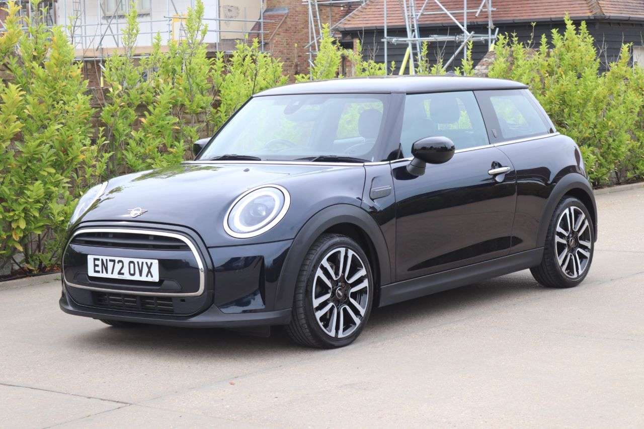 A 2023 MINI HATCH 1.5 Cooper Exclusive Hatchback 3dr Petrol Steptronic Euro 6 (s/s) (136 ps) A 2023 MINI HATCH 1.5 Cooper Exclusive Hatchback 3dr Petrol Steptronic Euro 6 (s/s) (136 ps)