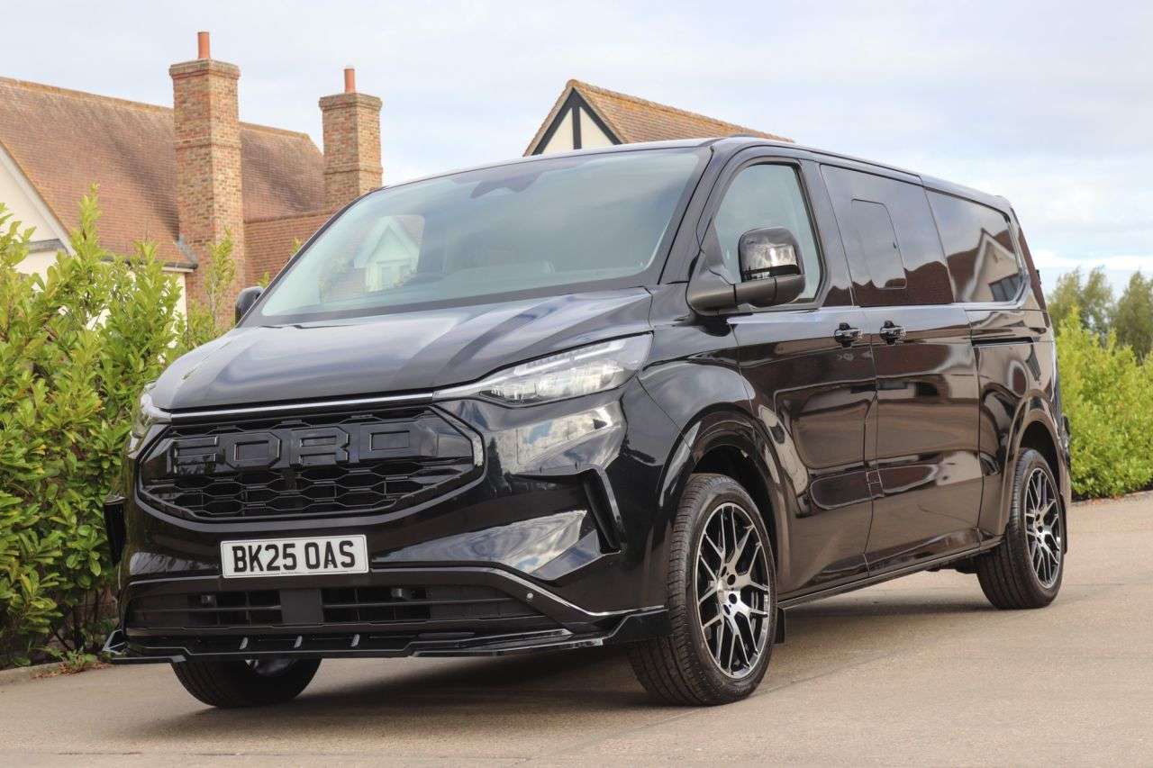 A 2025 FORD TRANSIT CUSTOM 2.0 320 EcoBlue Limited Crew Van Double Cab 5dr Diesel Manual L2 H1 Euro 6 A 2025 FORD TRANSIT CUSTOM 2.0 320 EcoBlue Limited Crew Van Double Cab 5dr Diesel Manual L2 H1 Euro 6