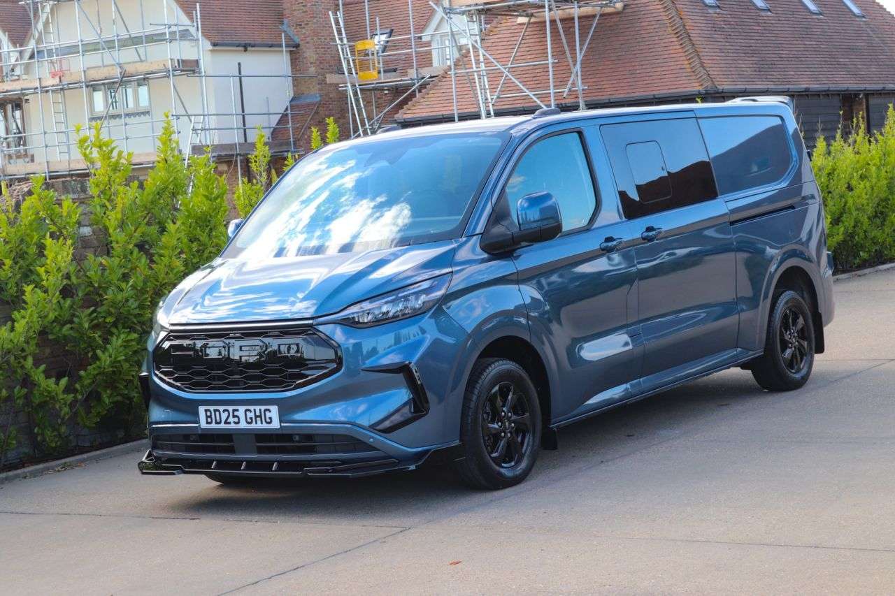 A 2025 FORD TRANSIT CUSTOM 2.0 320 EcoBlue Limited Crew Van Double Cab 5dr Diesel Manual L2 H1 Euro 6 A 2025 FORD TRANSIT CUSTOM 2.0 320 EcoBlue Limited Crew Van Double Cab 5dr Diesel Manual L2 H1 Euro 6