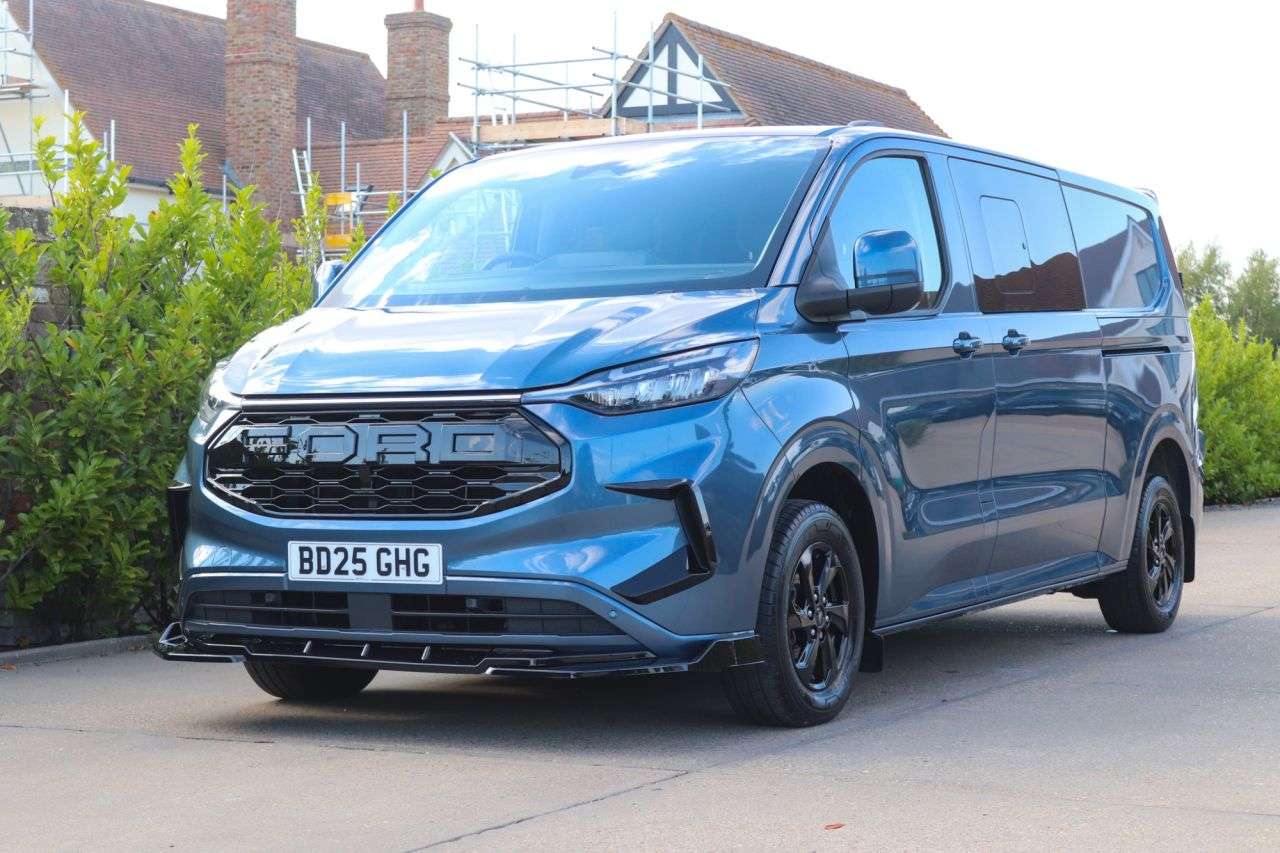 A 2025 FORD TRANSIT CUSTOM 2.0 320 EcoBlue Limited Crew Van Double Cab 5dr Diesel Manual L2 H1 Euro 6 A 2025 FORD TRANSIT CUSTOM 2.0 320 EcoBlue Limited Crew Van Double Cab 5dr Diesel Manual L2 H1 Euro 6